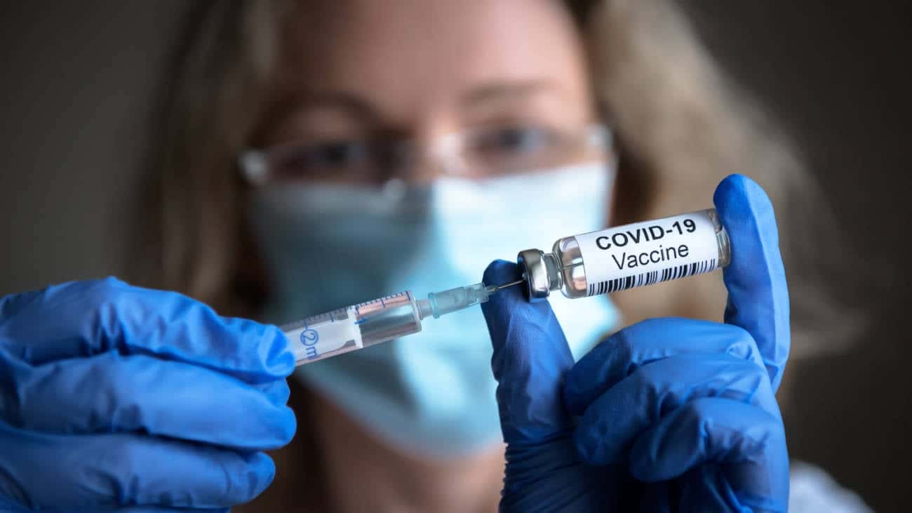 Investigan a un empleado del hospital por querer vender vacunas contra el Covid por 100 mil pesos