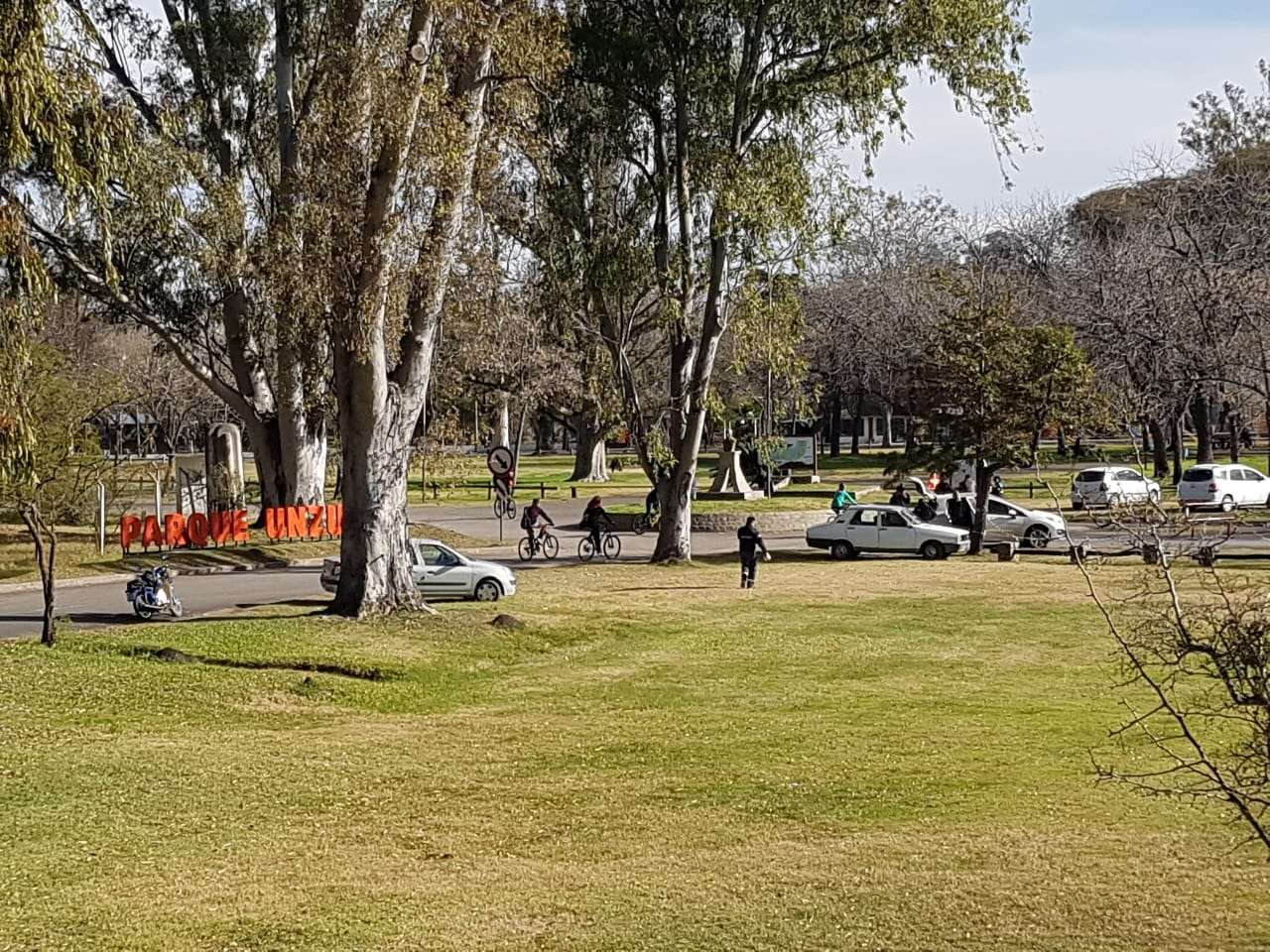 Detuvieron a un violento que golpeó a su novia en el Parque Unzué: la víctima fue trasladada al Centenario