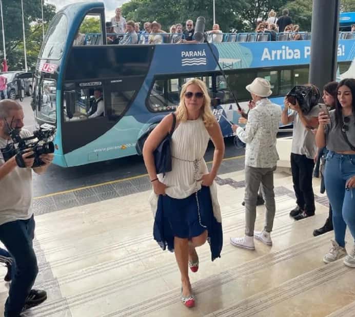 Valeria Mazza recorrió Paraná en bus turístico