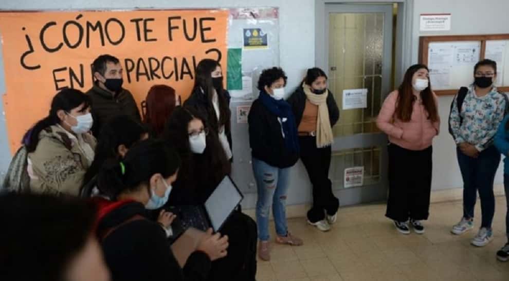 Bochazo masivo: 800 alumnos de Medicina reprobaron un parcial