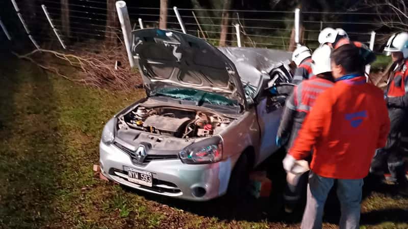 Un conductor alcoholizado volcó y destrozó su auto en una ruta entrerriana