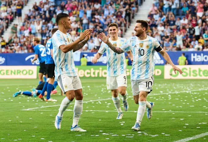 Con cinco goles de Messi, Argentina aplastó a Estonia en España