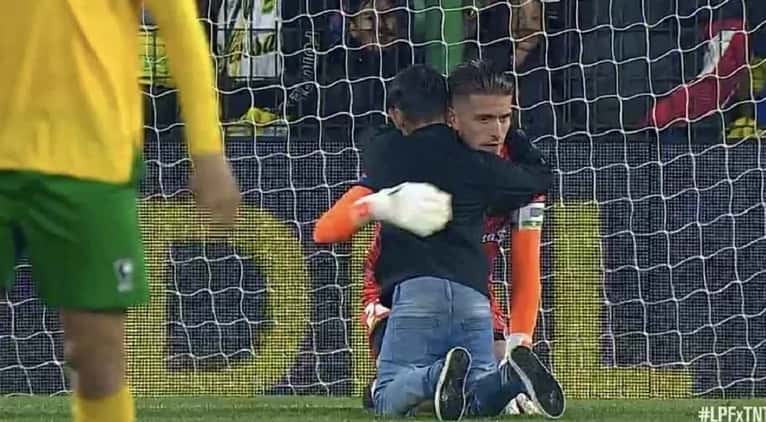 Un jugador entrerriano fue consolado por un niño tras caer ante Boca