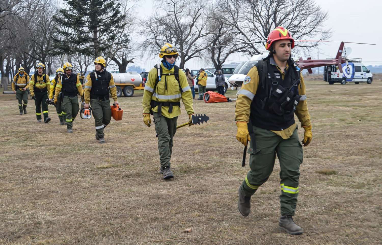 170 brigadistas continúan combatiendo los incendios en el delta del Paraná