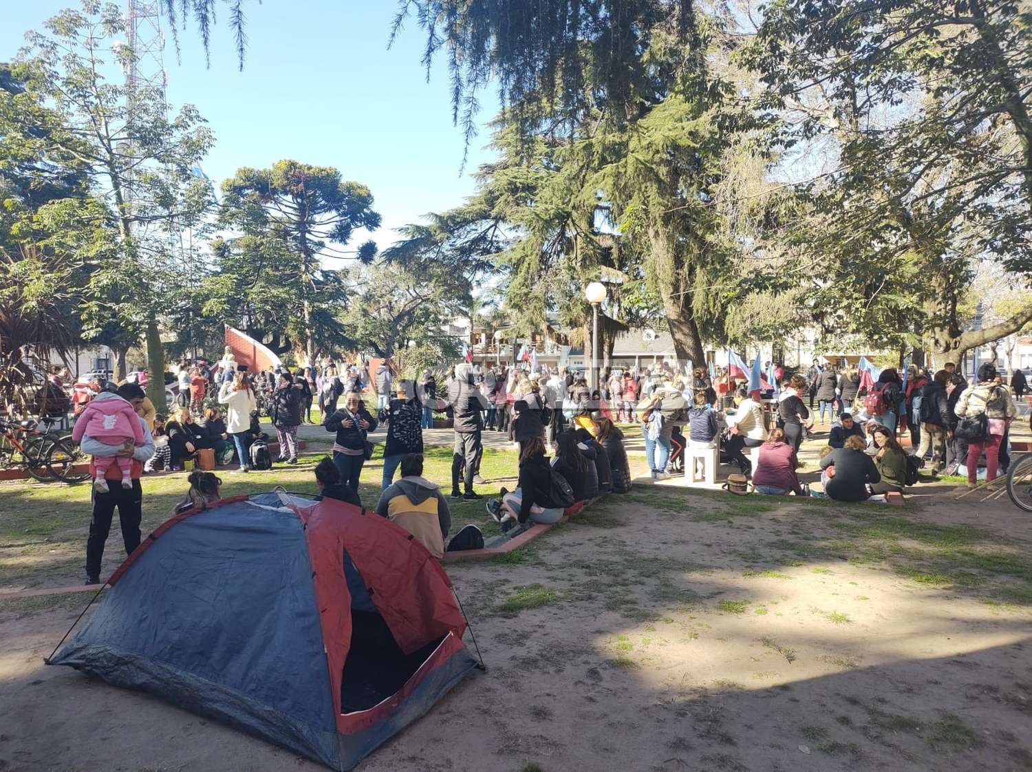 Cientos de vecinos acamparán esta noche frente al Municipio: Los motivos