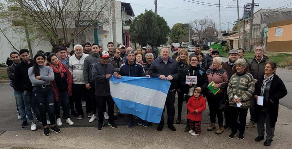 Rogel se reunió con los vecinos: “Paraná merece un intendente radical”