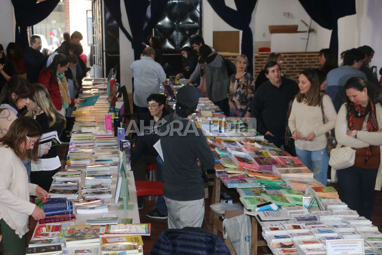 Con la presencia de la Sinfónica de Entre Ríos cerró un gran primer día de la Feria del Libro