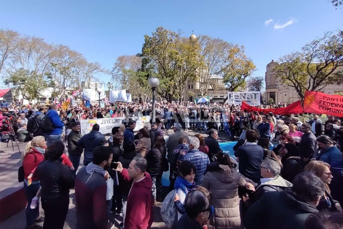 Una multitudinaria marcha en Gualeguaychú repudió el atentado contra Cristina Kirchner