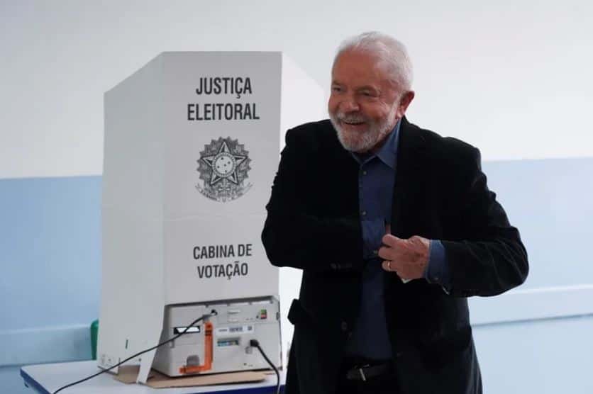 Lula superó a Bolsonaro por más de 4 puntos y habrá segunda vuelta