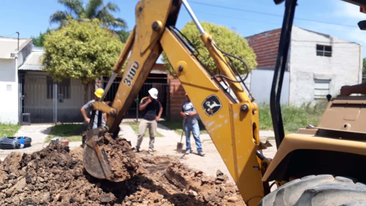 Comenzaron a realizar los trabajos de pavimentación en el barrio Vicoer Rioja