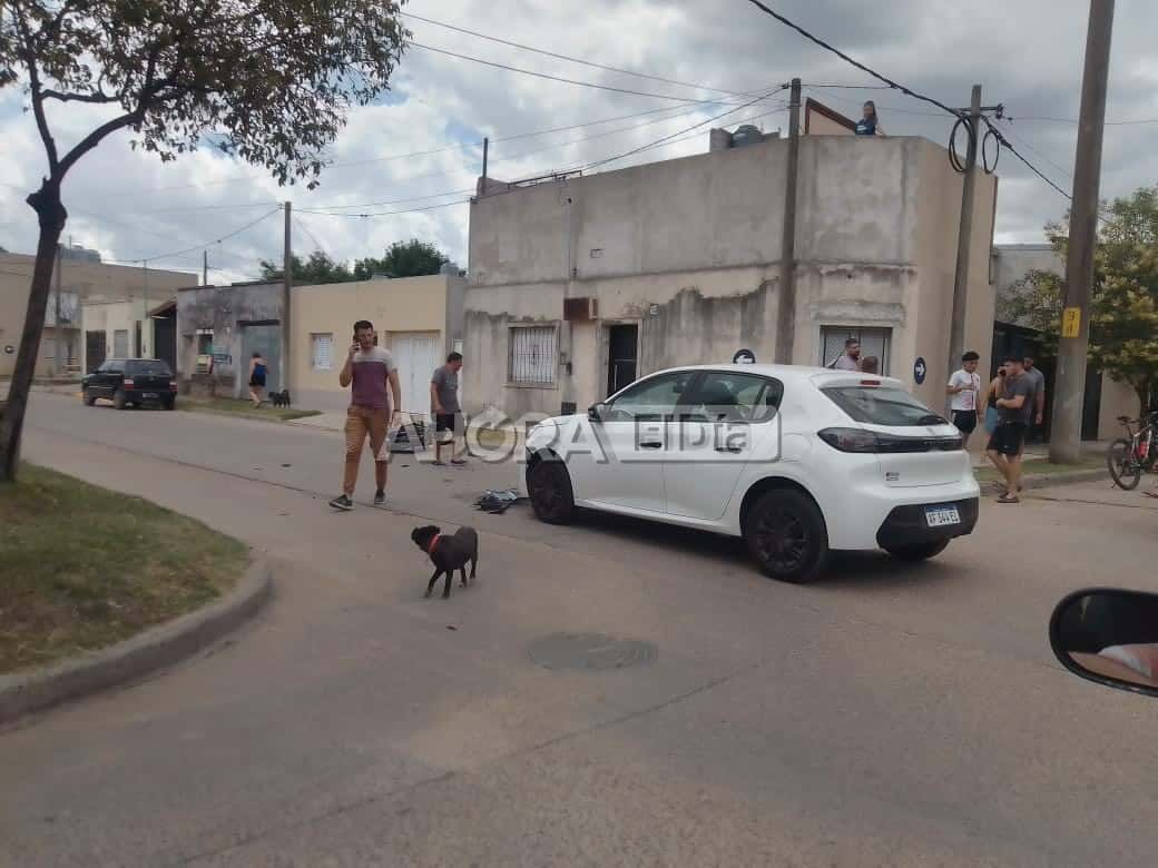 Violento choque entre una moto y un auto en Gualeguaychú