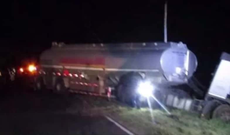 Un hombre murió al chocar su vehículo con un camión: Dieron a conocer la identidad de la víctima