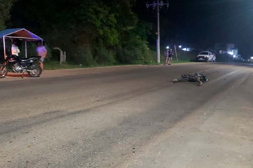 Violento choque entre dos motos: una mujer fue hospitalizada con fractura de cráneo