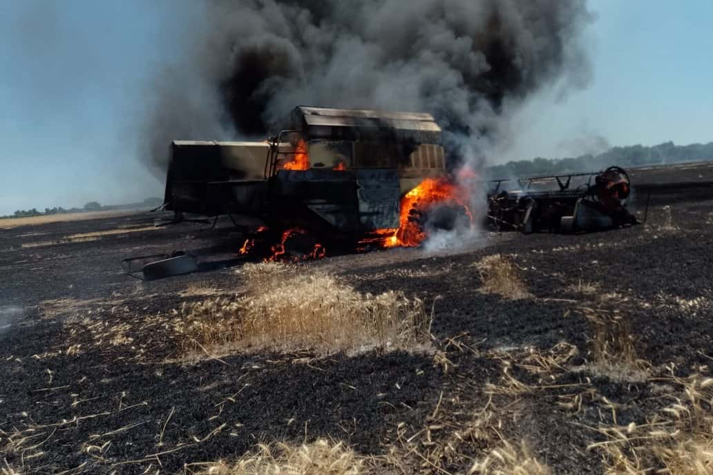 Por las altas temperaturas, una cosechadora se prendió fuego en un campo entrerriano