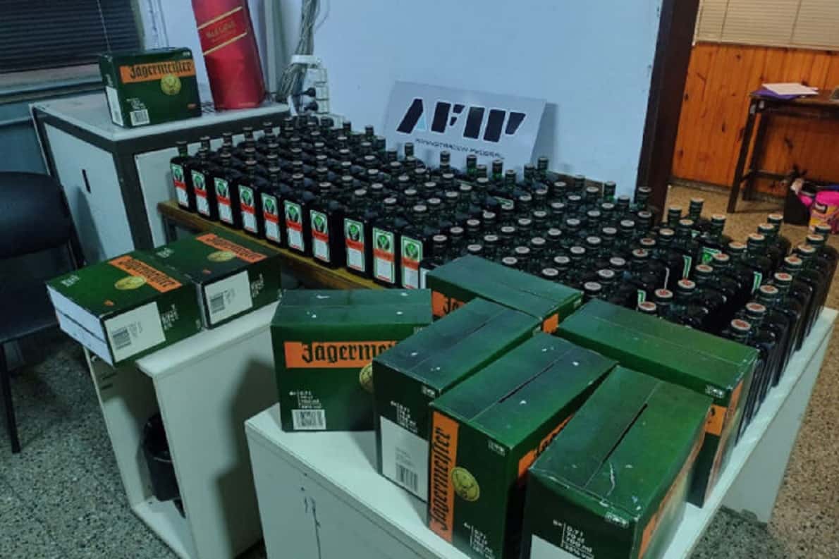 La Aduana secuestró 189 botellas de licor que un hombre transportaba de contrabando