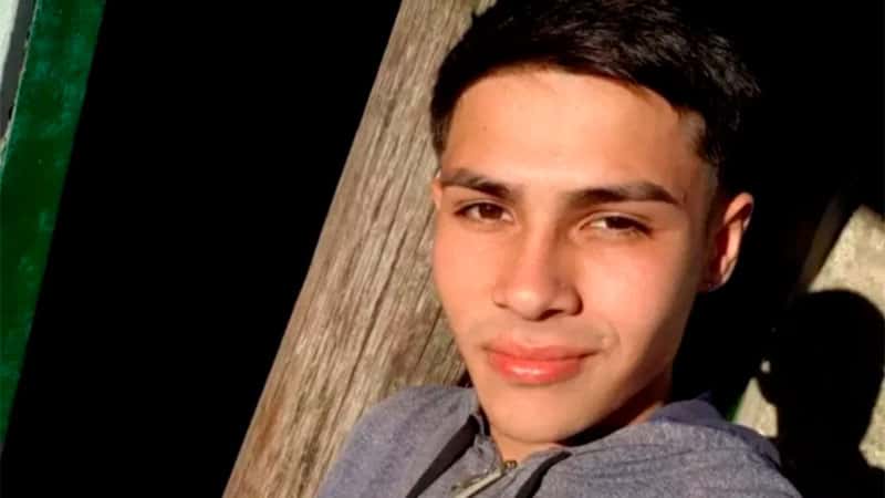 Joven fue hallado flotando en el río Paraná: su mamá asegura que lo asesinaron