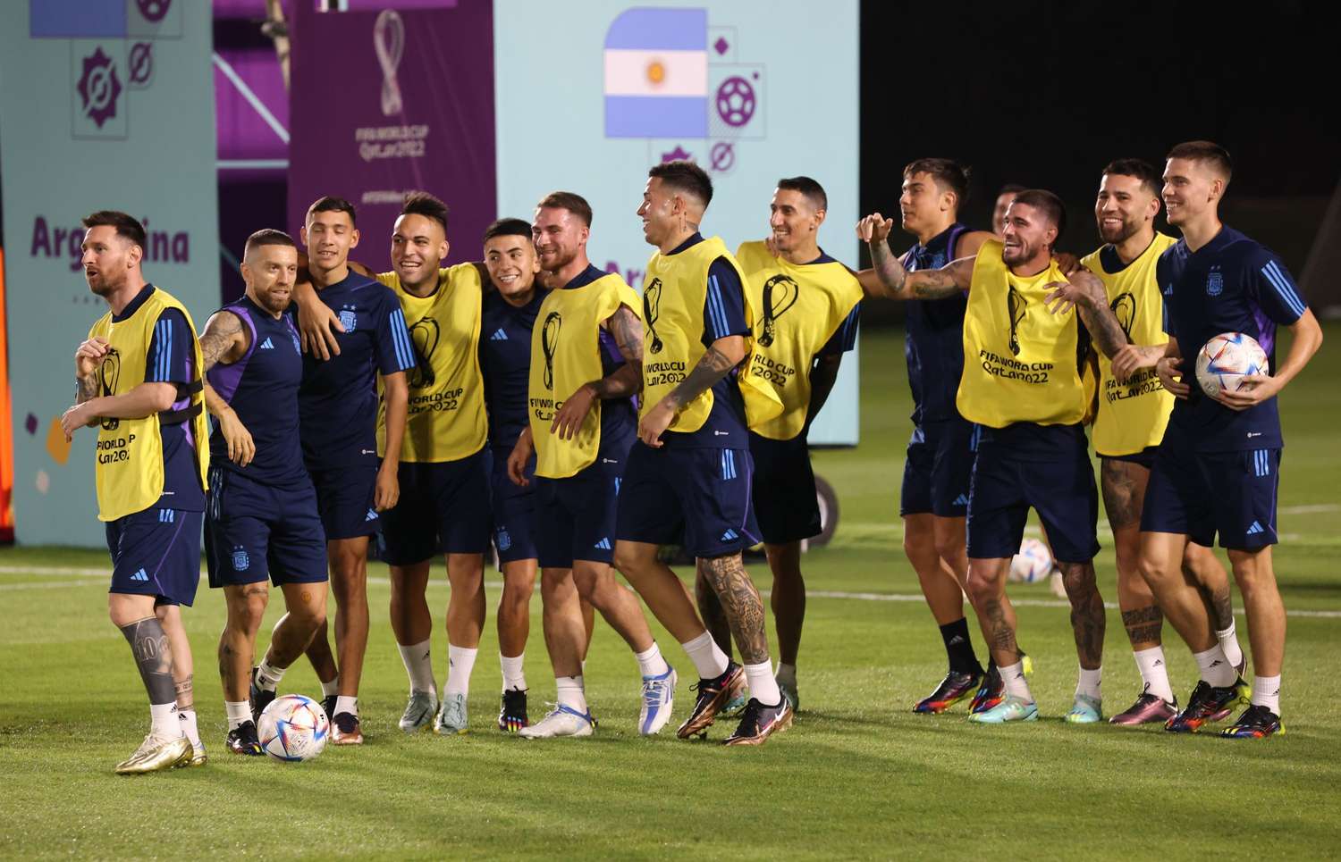 La Selección entrena con buen clima con el foco puesto en la molestia de Di María