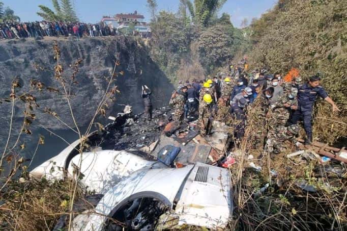 Un avión con 72 personas a bordo se estrelló en Nepal: una argentina está entre los muertos