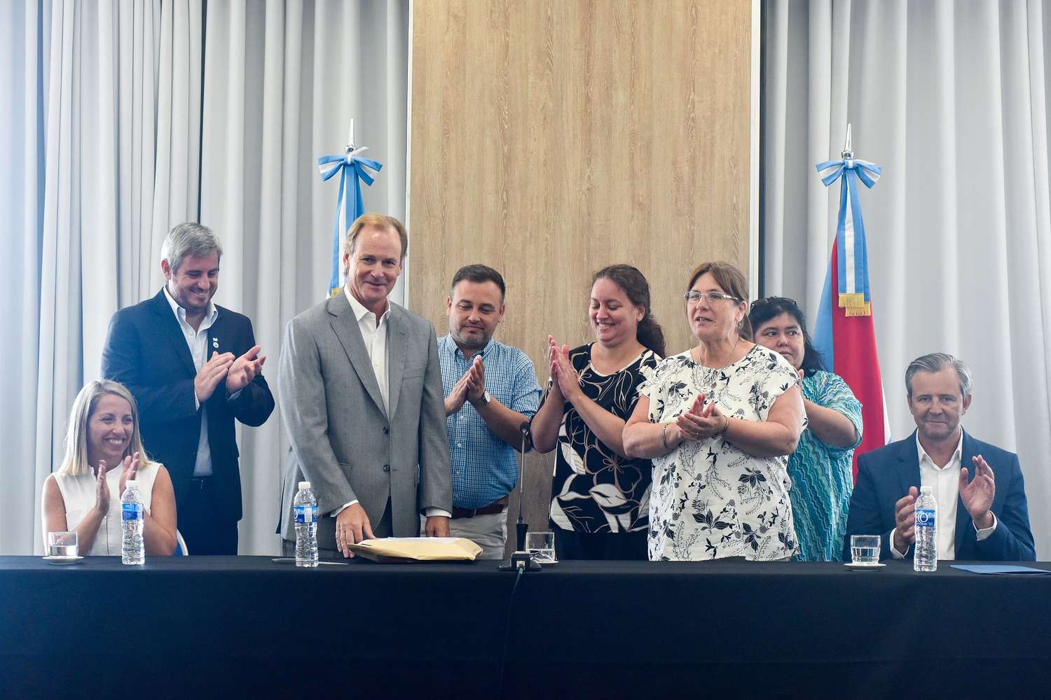 Escuelas: Bordet firmó licitaciones, convenios y comienzos de obras por 1.000 millones de pesos