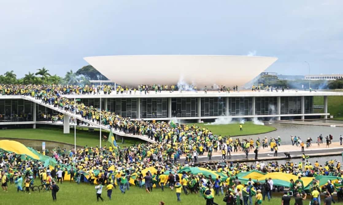 Militantes de Bolsonaro invadieron áreas del Palacio presidencial, el Congreso y la Corte Suprema de Brasil