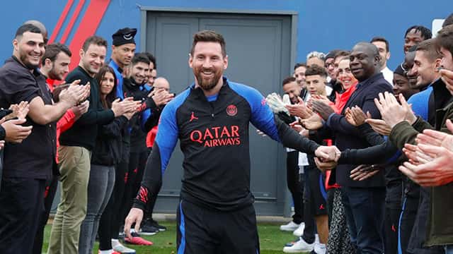 Messi se sumó a PSG: fue recibido con un pasillo de honor y un regalo especial