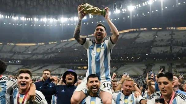"Me hubiese gustado que Diego me entregue la copa del mundo", confesó Messi