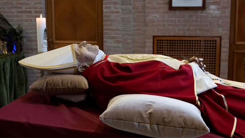 Francisco destacó la “sabiduría, delicadeza y entrega” de Benedicto XVI