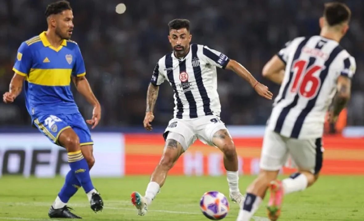 Talleres desnudó las falencias de Boca y le ganó 2-1 ante una multitud