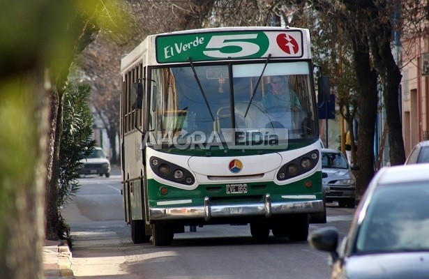 Conflicto sin fin: las empresas de colectivos alertan que suspenderán trabajadores