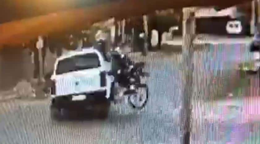 Dos motochorros escapaban tras cometer un robo, pero chocaron violentamente con un patrullero