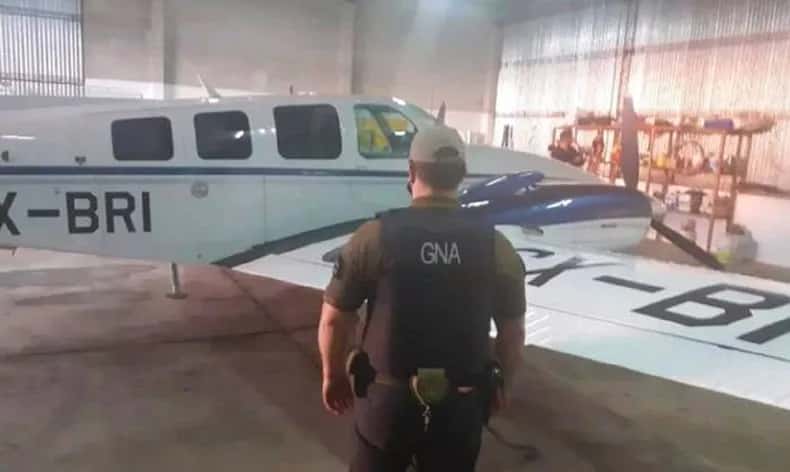 Extraditan a un entrerriano que arrojó 400 kilos de cocaína desde un avión
