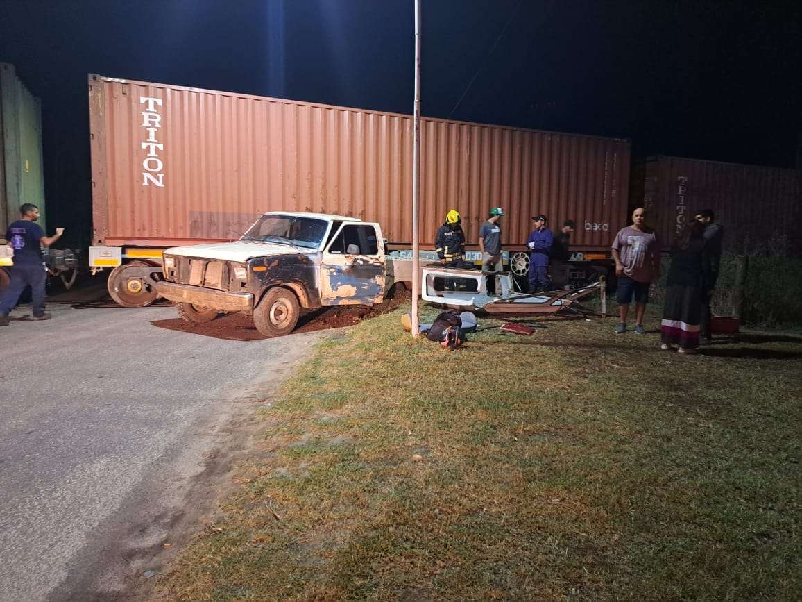 Una camioneta fue embestida por un tren en el sur entrerriano