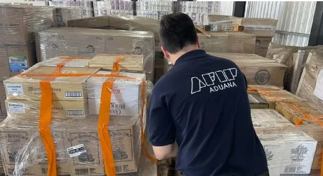 Aduana impide el contrabando a Brasil de más de 9 mil botellas de vino de primeras marcas
