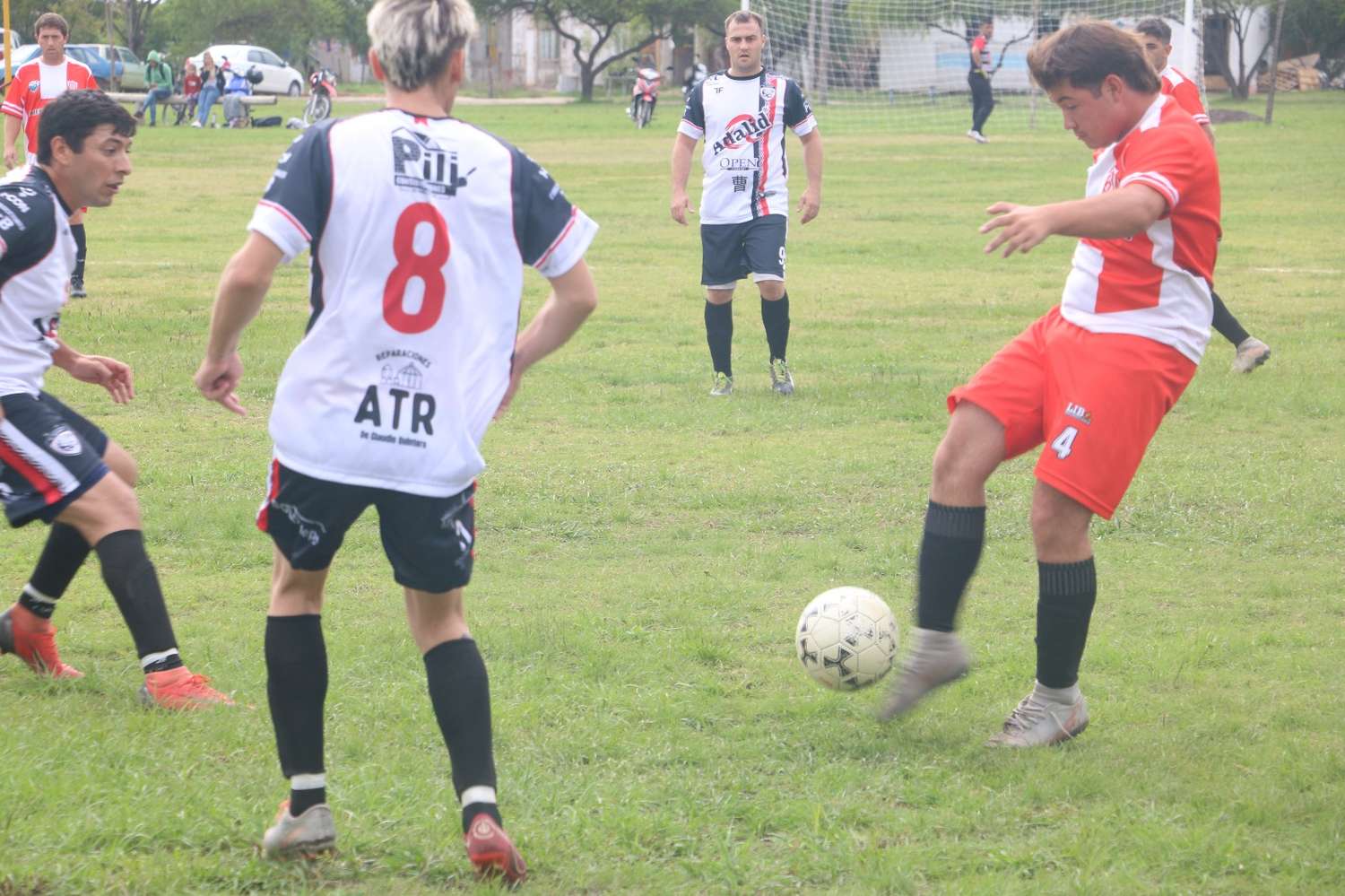 Primero de Mayo en la A y Playeros en la B lideran el Torneo Apertura
