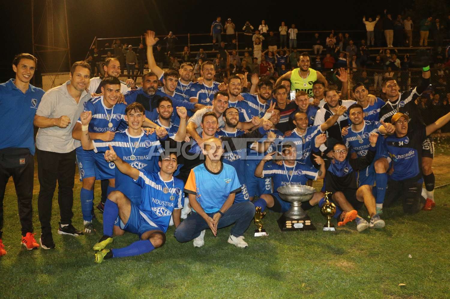 Con su arquero como figura, Deportivo Urdinarrain celebró el título en los penales ante Juventud Unida