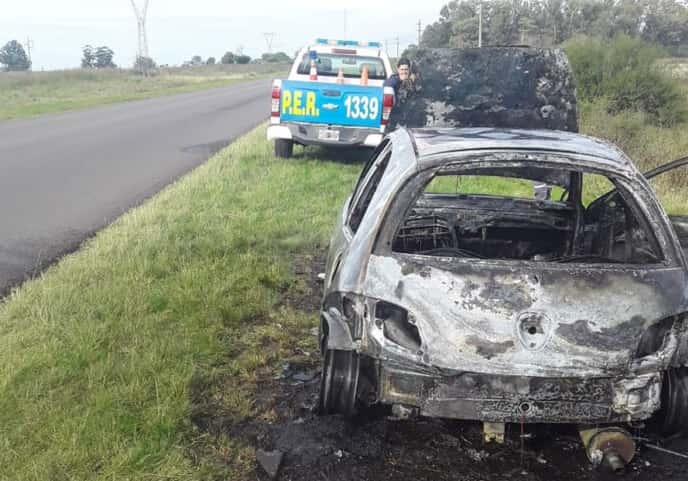 Un joven de Urdinarrain sufrió el incendio de su auto en pleno viaje