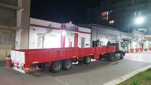 Multaron a la UCR por subir sin autorización un camión a la peatonal de Paraná
