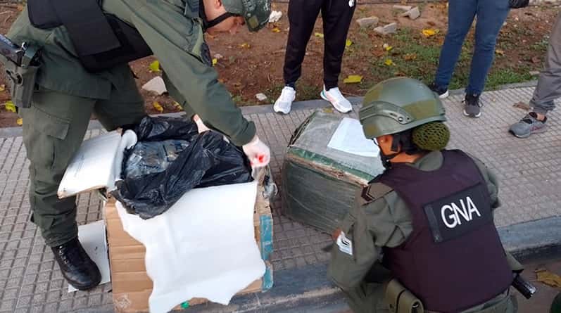 Gendarmería incautó encomiendas con 103 panes de marihuana: detuvieron a la mujer que era destinataria de los envíos