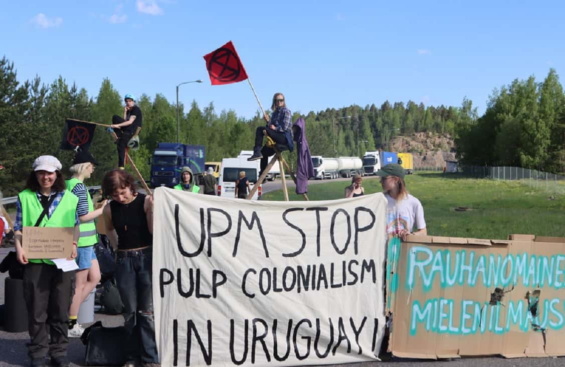 Protestan afuera de fábrica de UPM en Durazno como réplica de las manifestaciones en Finlandia