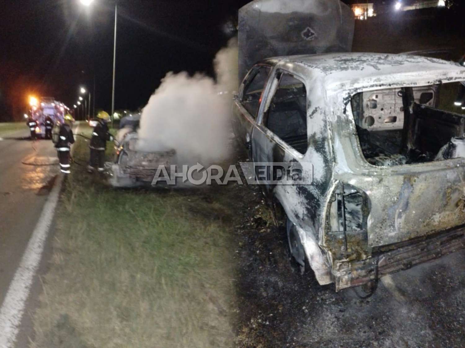 Se prendió fuego un auto frente al Parque Industrial de Gualeguaychú
