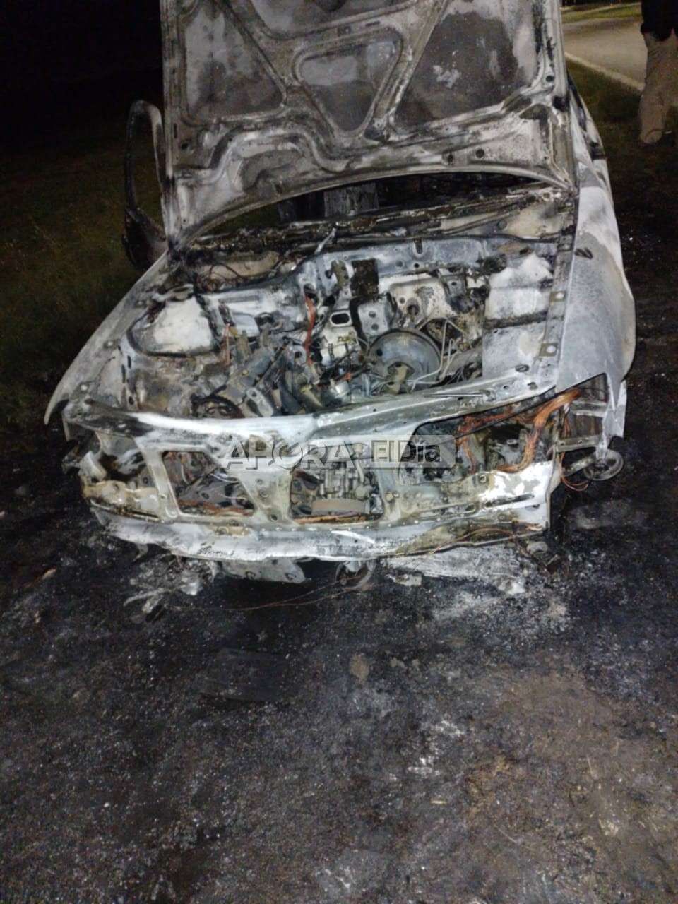 auto incendiado - 1