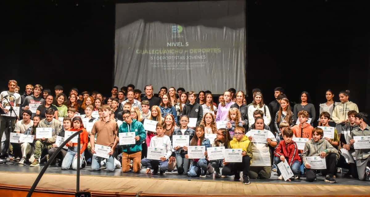 Realizaron la entrega de las Becas Deportivas destinadas a 111 deportistas de Gualeguaychú