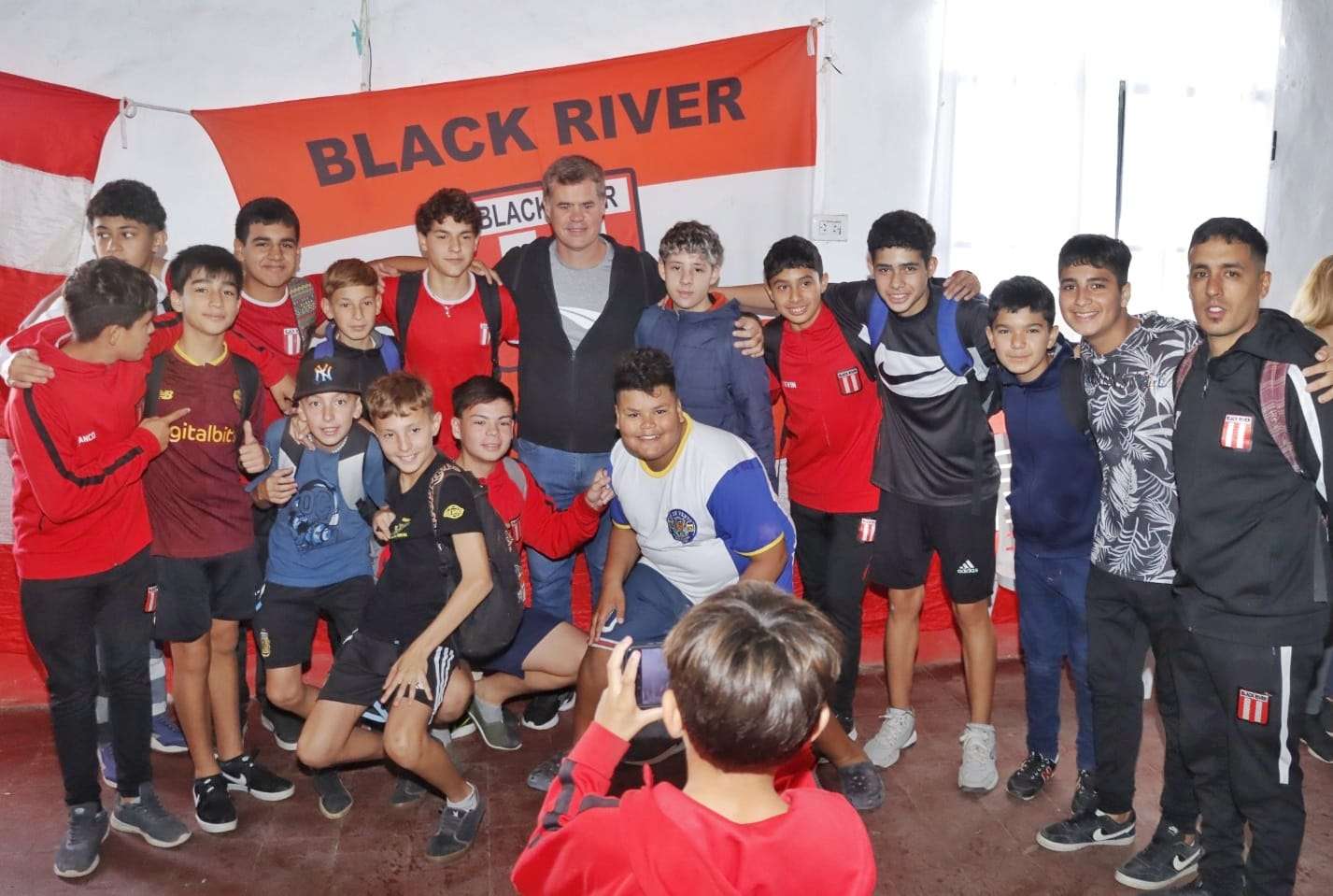 El Club Social y Deportivo Black River inició el sueño de la cancha propia