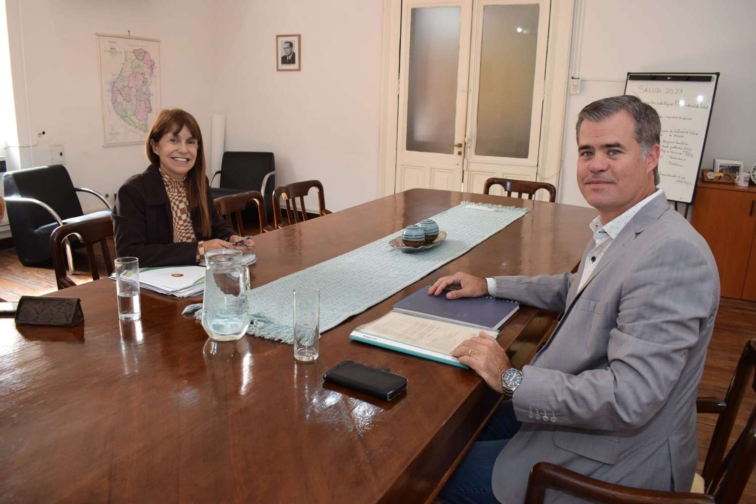 El intendente Piaggio y la ministra Velázquez se reunieron para hablar sobre la culminación del Hospital Bicentenario