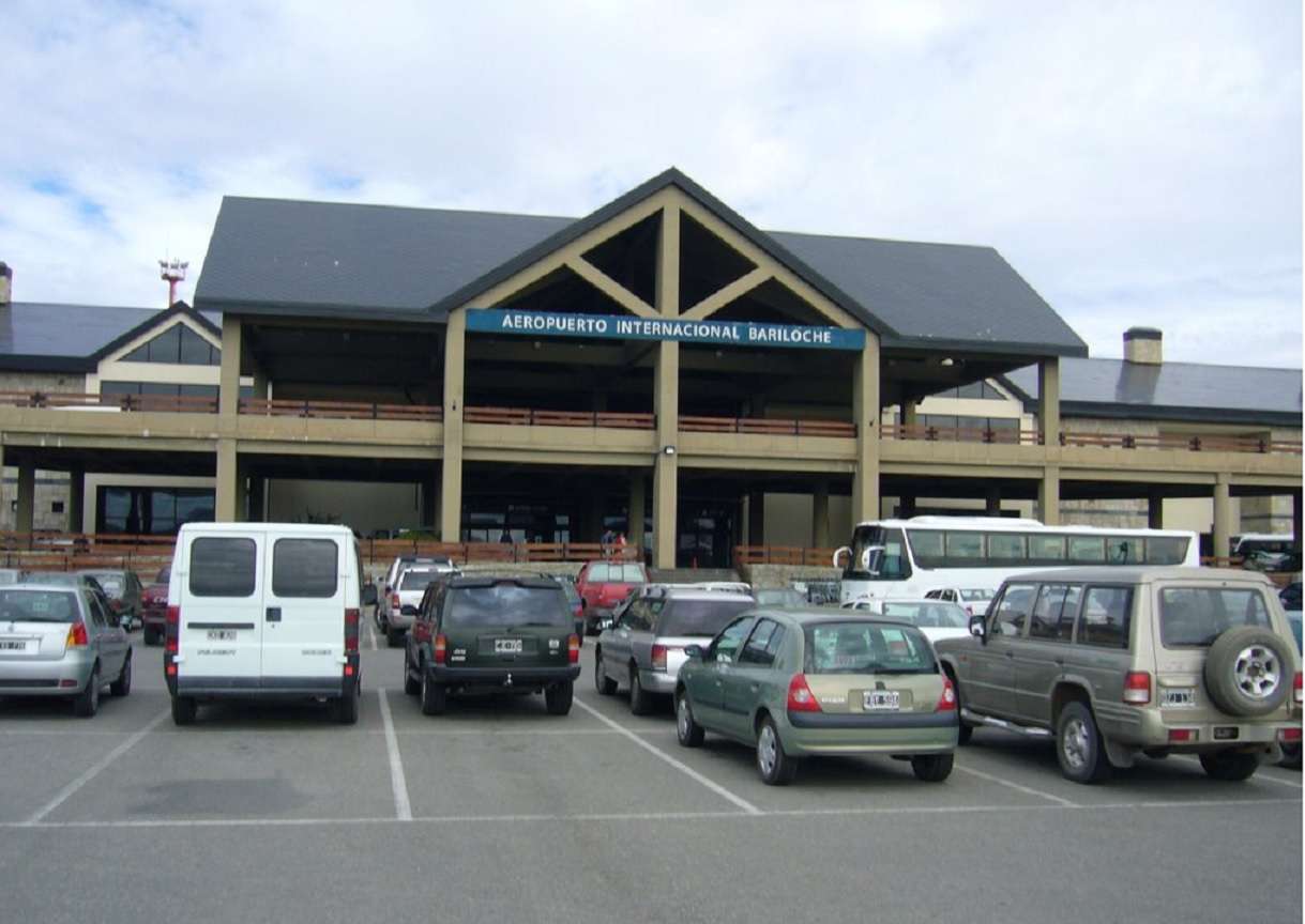 Increíble: se “olvidaron” de un egresado secundario en el aeropuerto de Bariloche