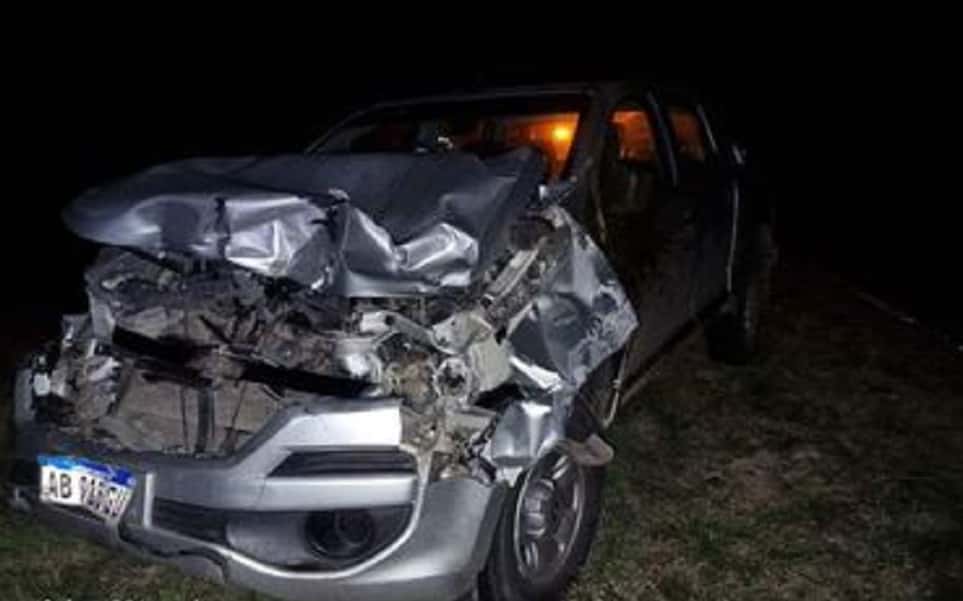 Un vecino de Pueblo Belgrano chocó una vaca suelta y destrozó su camioneta en la ruta internacional 136