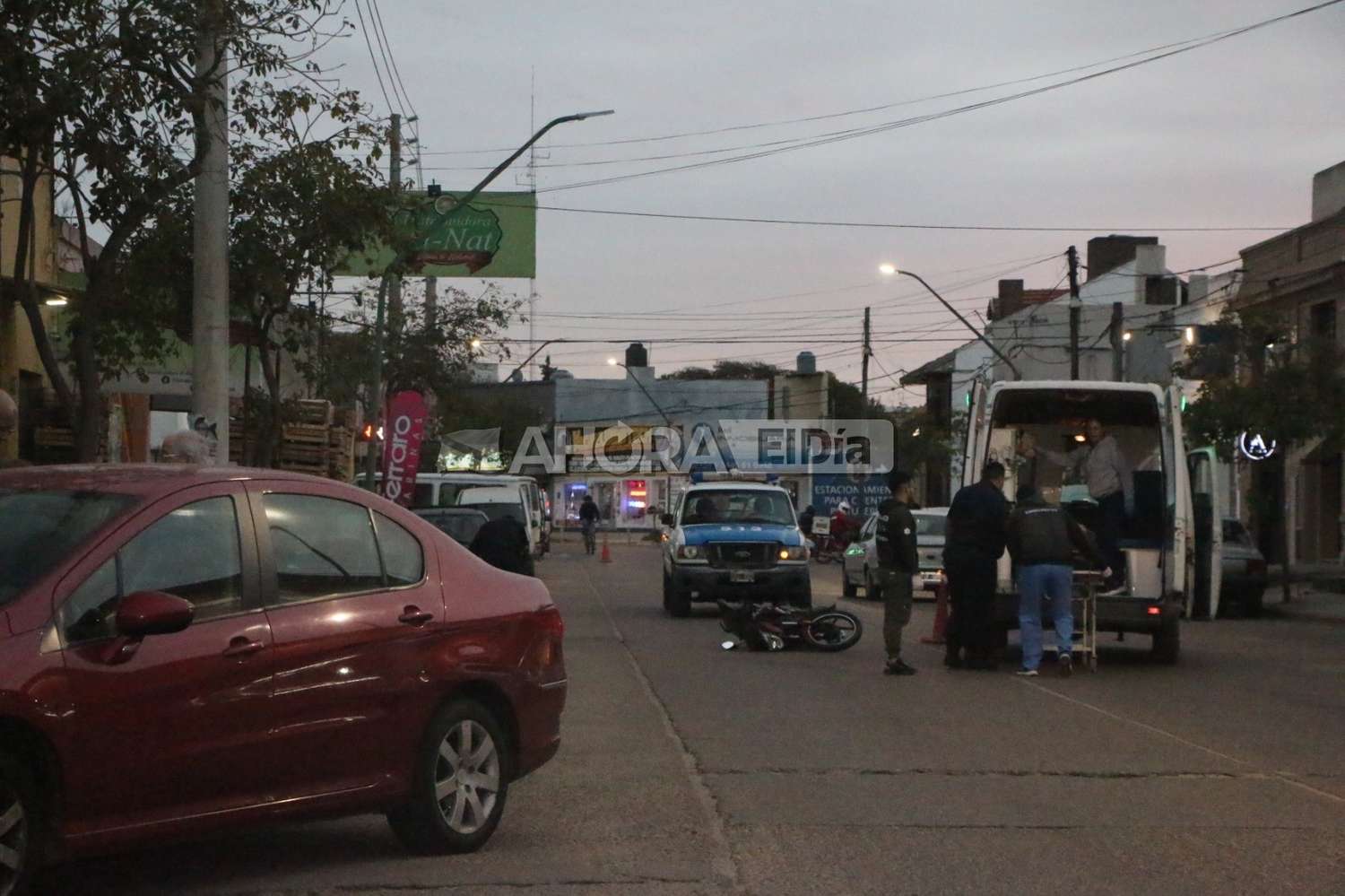Hospitalizaron a un motociclista tras un accidente en Avenida Del Valle