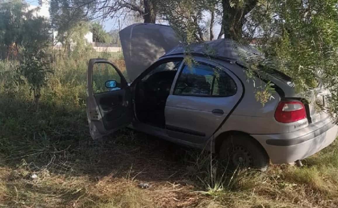 Un hombre de 45 años falleció tras impactar con su auto contra un árbol