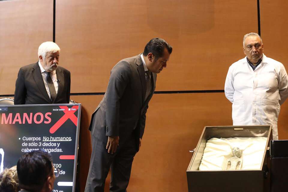Mostraron los cuerpos de dos supuestos extraterrestres en un congreso