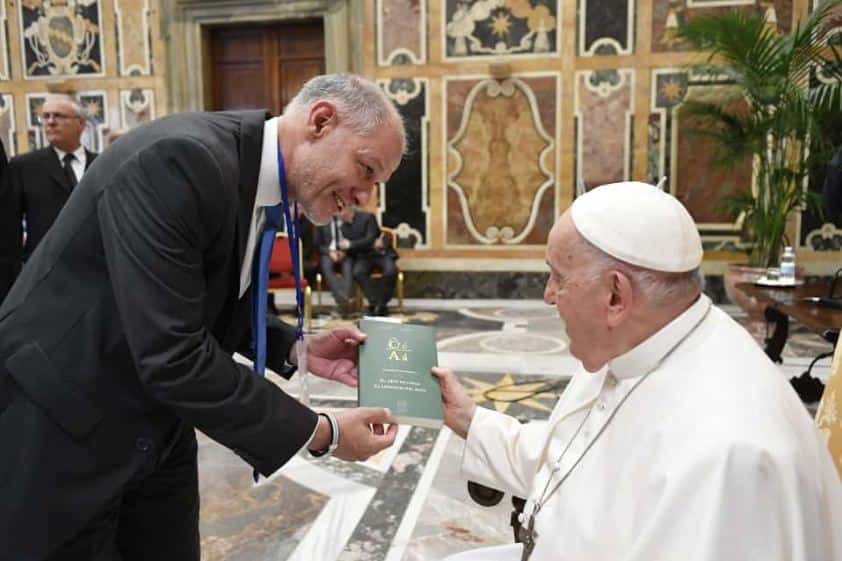 El rector de la UNER junto con otras autoridades de instituciones educativas fue recibido por el Papa